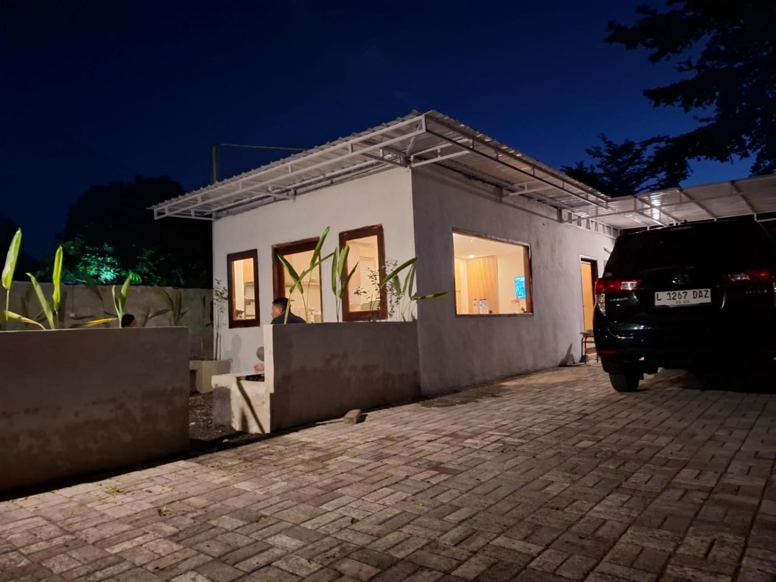 Mayeka Transit Hostel Bandara Internasional Lombok プラヤ エクステリア 写真