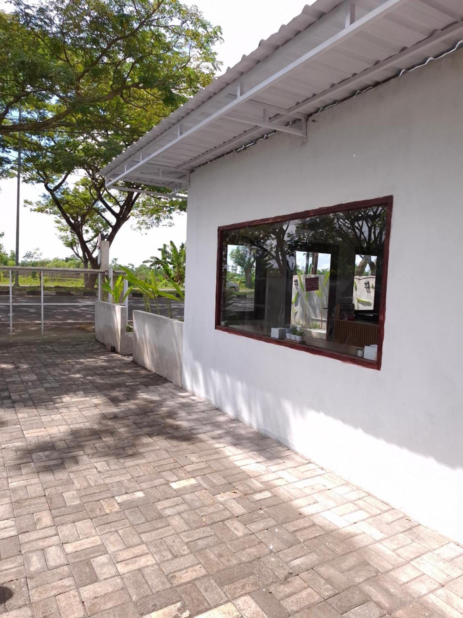 Mayeka Transit Hostel Bandara Internasional Lombok プラヤ エクステリア 写真