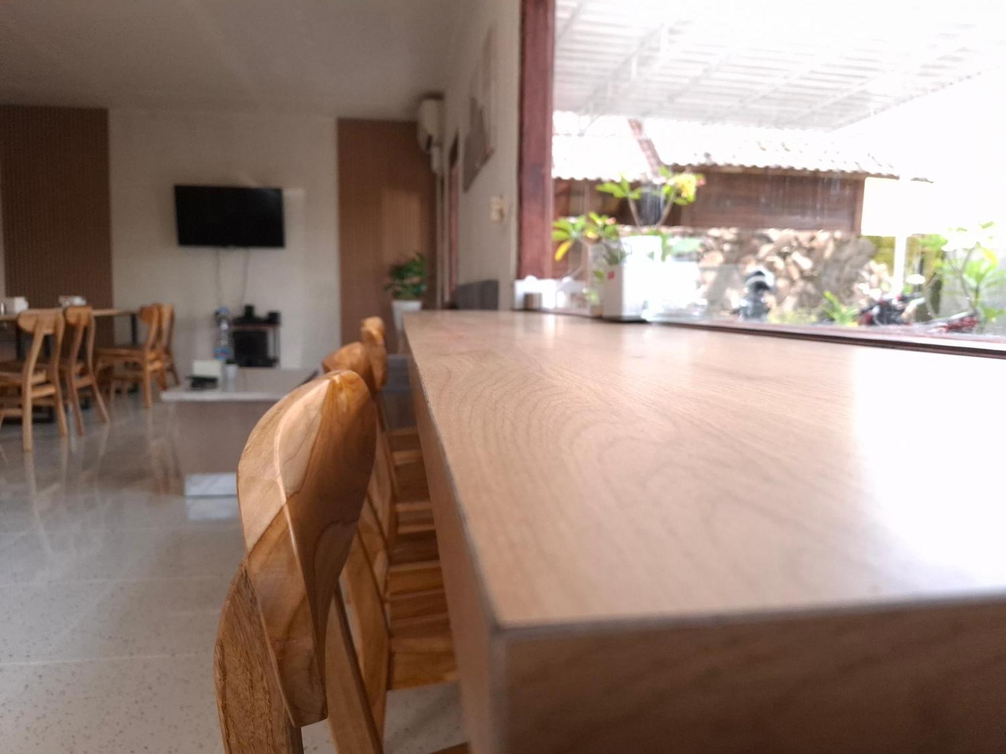Mayeka Transit Hostel Bandara Internasional Lombok プラヤ エクステリア 写真