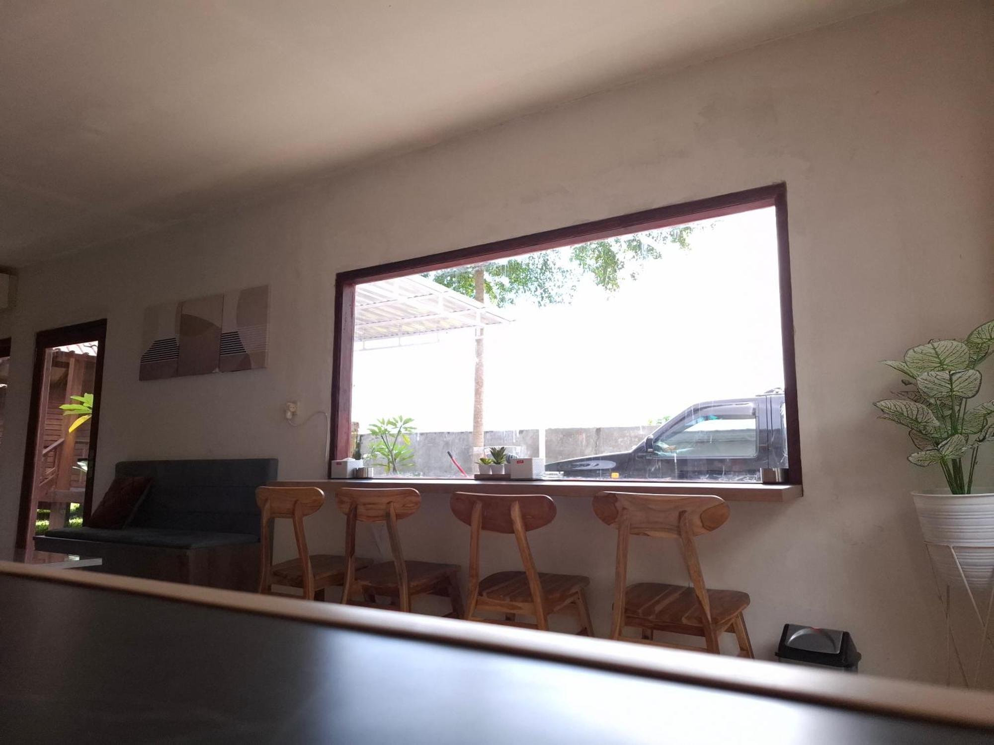 Mayeka Transit Hostel Bandara Internasional Lombok プラヤ エクステリア 写真